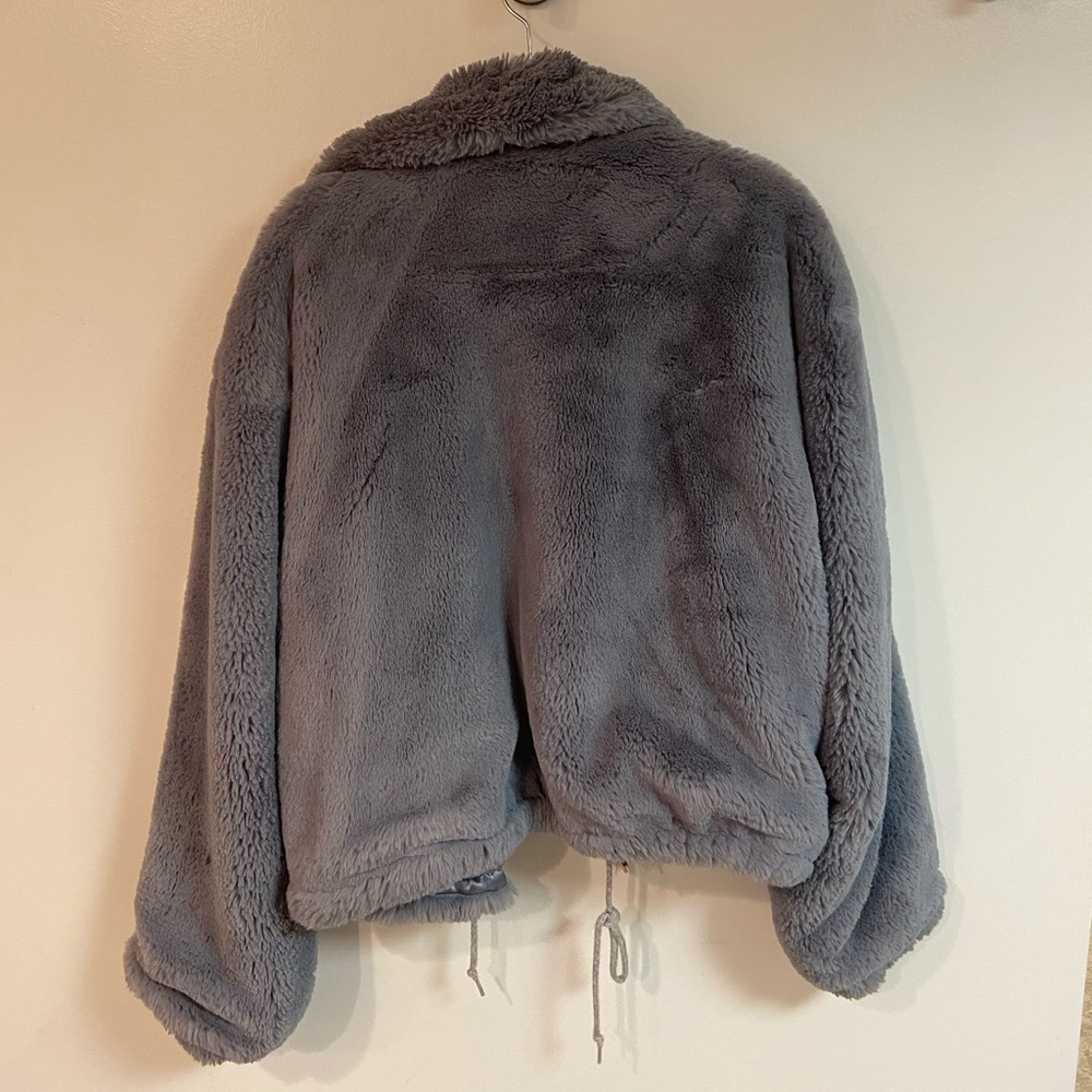 Furry, warm jacket! - Picture 2 of 3